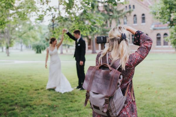 How to Choose Your Wedding/Event Photographer  